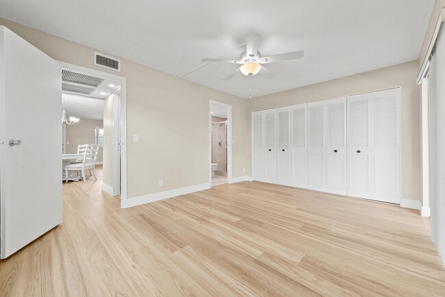 Building Photo - 723 Flanders Dr