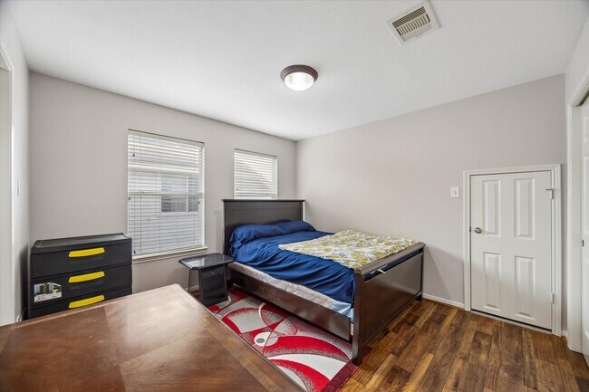Building Photo - 21702 Cozy Hollow Ln