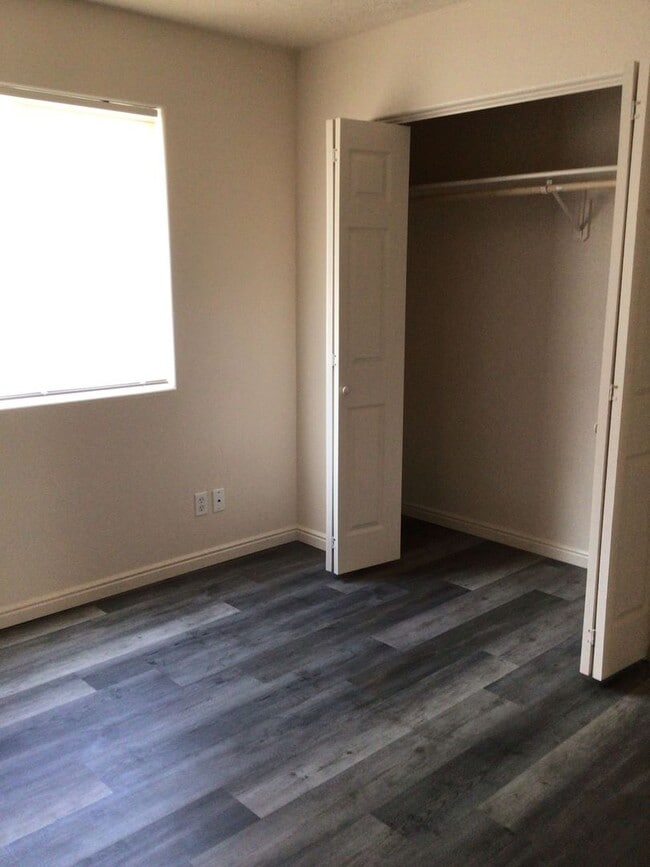 Building Photo - Charming apartment