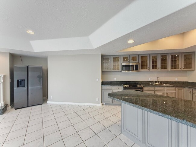 Building Photo - Garden Level in Luxury Home Available Now