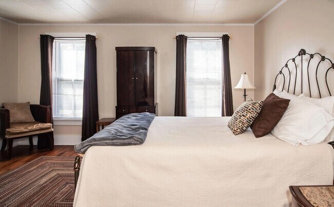 Building Photo - 420 St John St