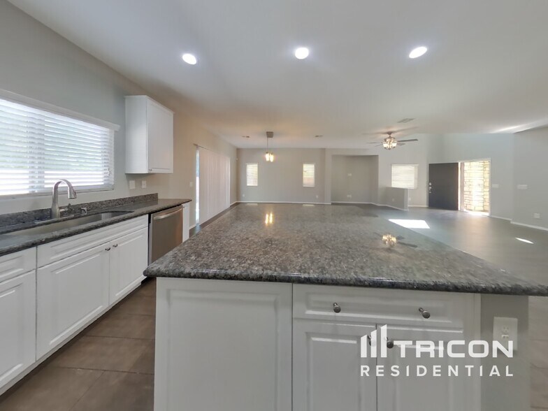 Building Photo - 7642 Albright Peak Dr