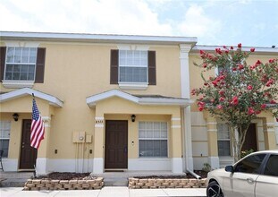 Building Photo - Home is in the Heart of New Tampa