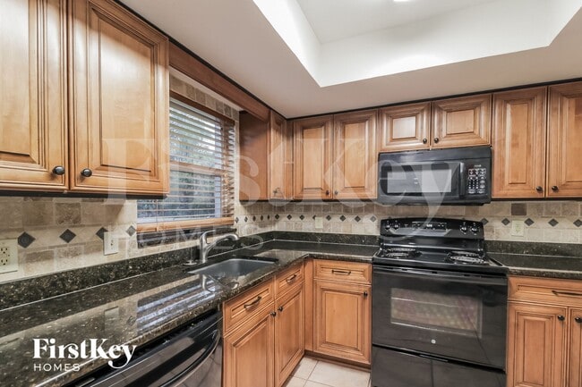 Building Photo - 3021 Dikewood Ct