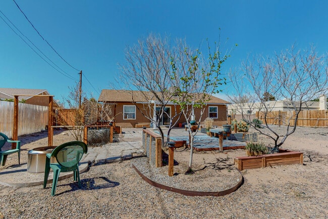 Building Photo - 3010 May Cir SE