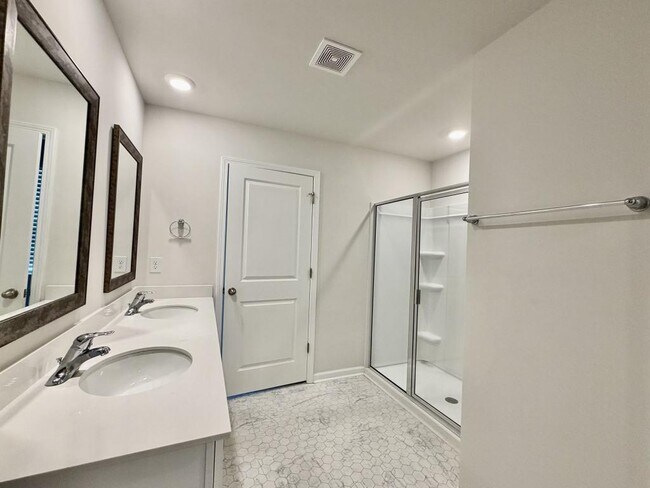 Building Photo - 517 Bonifay Dr