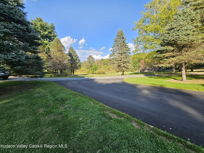 Building Photo - 2704 NY-9H