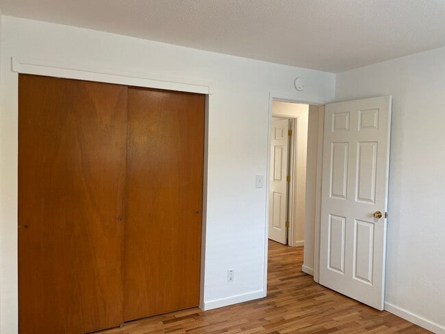 Building Photo - Nice 3 Bedroom 2 Bath Home-Office Space-Located in a Quiet East Medford  Nieghborhood East Medford