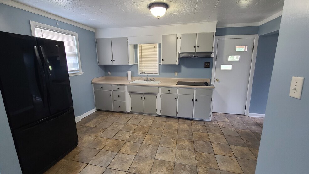 Building Photo - 310 Cecil St