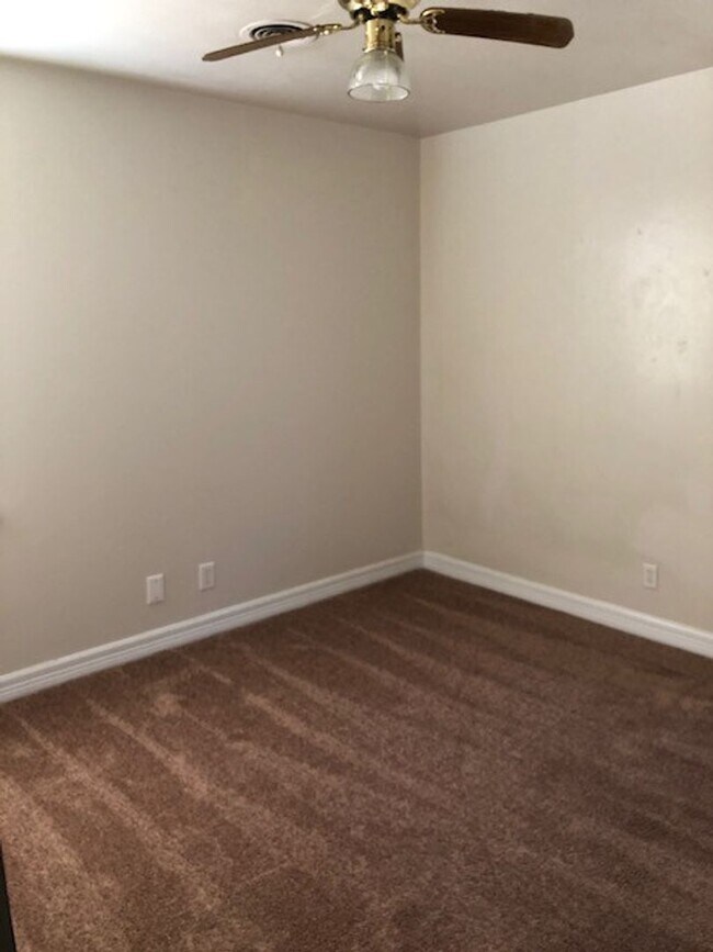 Building Photo - *Lease Pending* Comfortable three bedroom home!