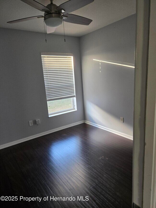 Building Photo - 14392 Wake Robin Dr