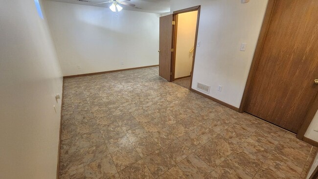 Building Photo - 3BR, 2.5BTH, 2CAR ATT GAR, Privacy Fenced Yard - In Washburn Rural Schools!