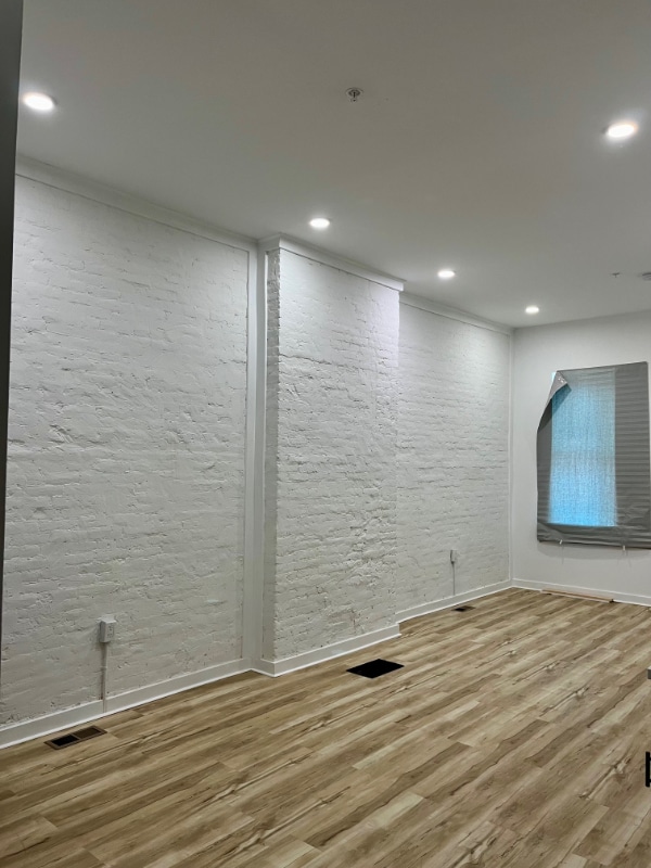 Building Photo - 2053 W Oxford St