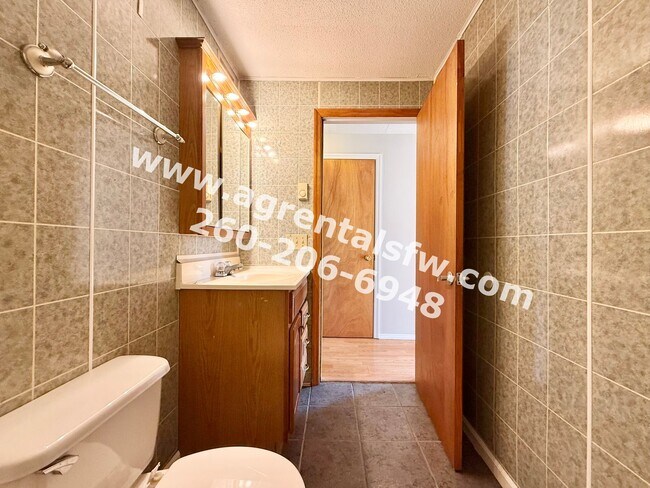 Building Photo - 2 Bedroom Home