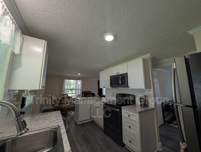 Building Photo - 3276 Hargrove St