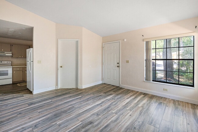 Building Photo - 1319 Shady Terrace