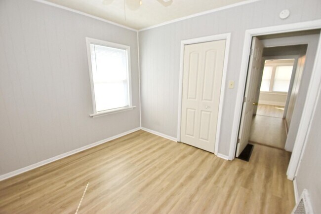 Building Photo - Sunnymeade home in South Bend IN, 3 bedroom 1 bath