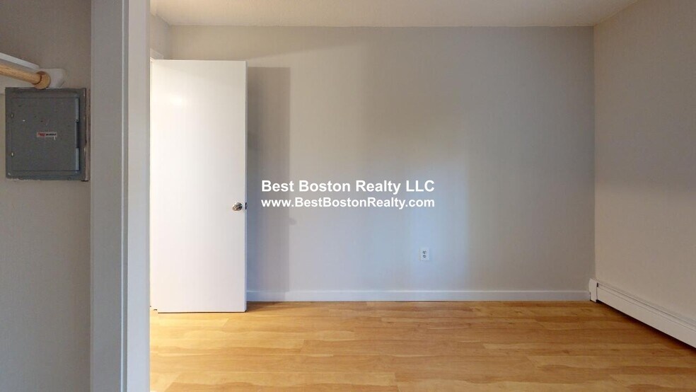 Building Photo - 19 Central St