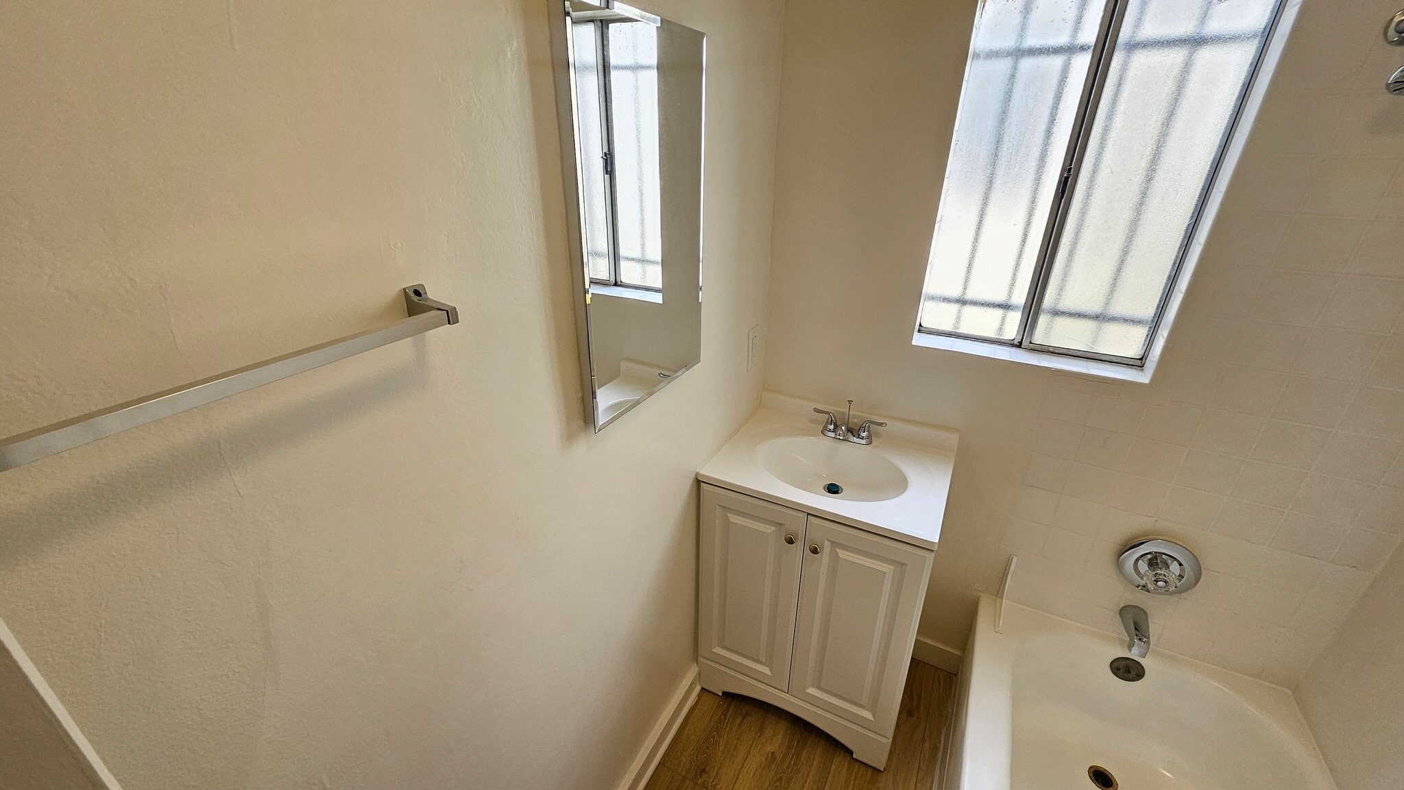 Building Photo - 465 1/2 N Boylston St