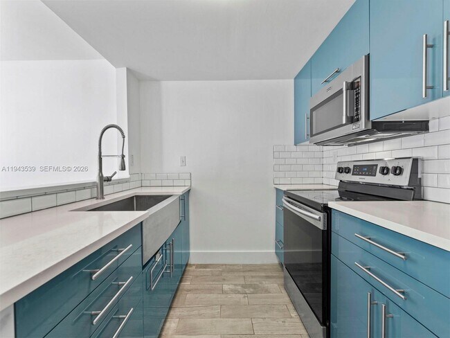 Building Photo - 4560 SW 68th Ct Cir