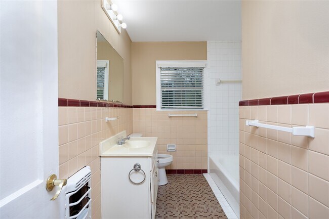 Building Photo - 304 Harris Blvd