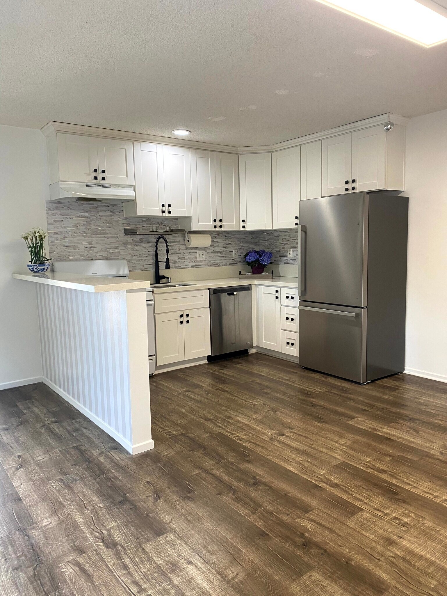 Building Photo - 7602 Lexington Ave