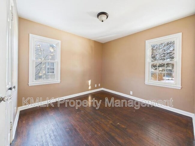 Building Photo - 871 Kennebec Ave