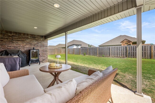 Building Photo - 2402 Armstrong Ln