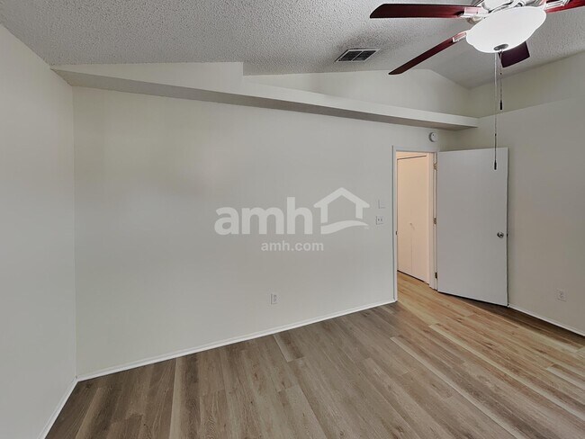 Building Photo - 1431 Londra Ln