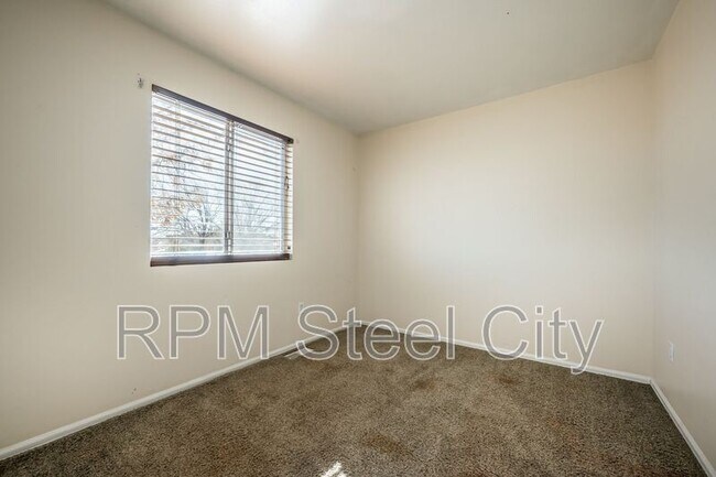 Building Photo - 4645 Ridge Dr