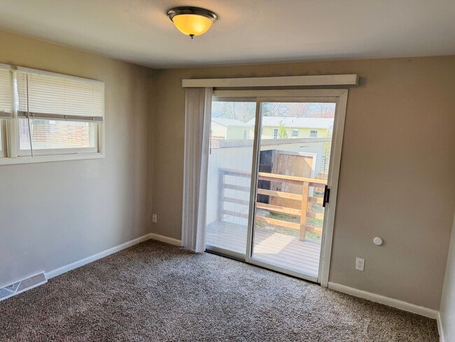 Building Photo - Dog Friendly 4 Bedroom - Billings West End