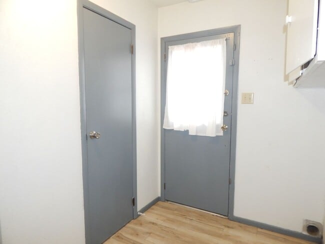 Building Photo - Charming 2 Bedroom, 1-1/2 Bath Duplex in T...