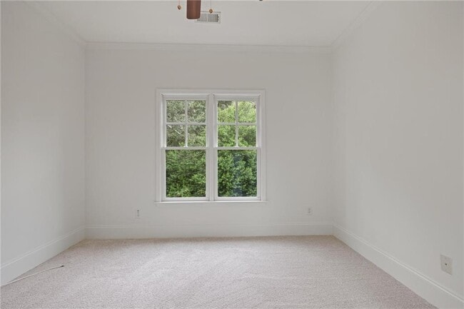 Building Photo - 232 Hunt St NE