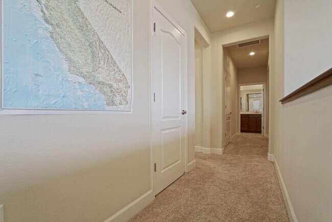 Building Photo - Cannery living!