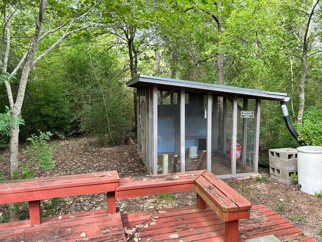 Building Photo - 3 Bedroom 2.5 Bath Home Tucked in Cul-de-sac!! Available NOW!