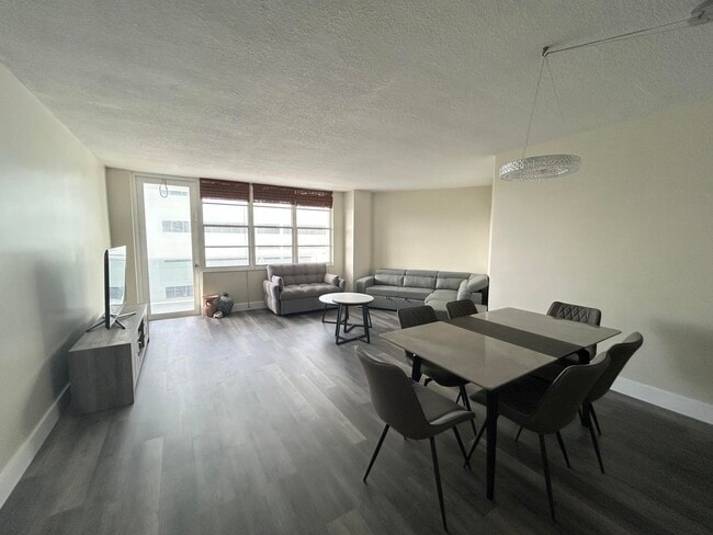 Building Photo - 3725 S Ocean Dr