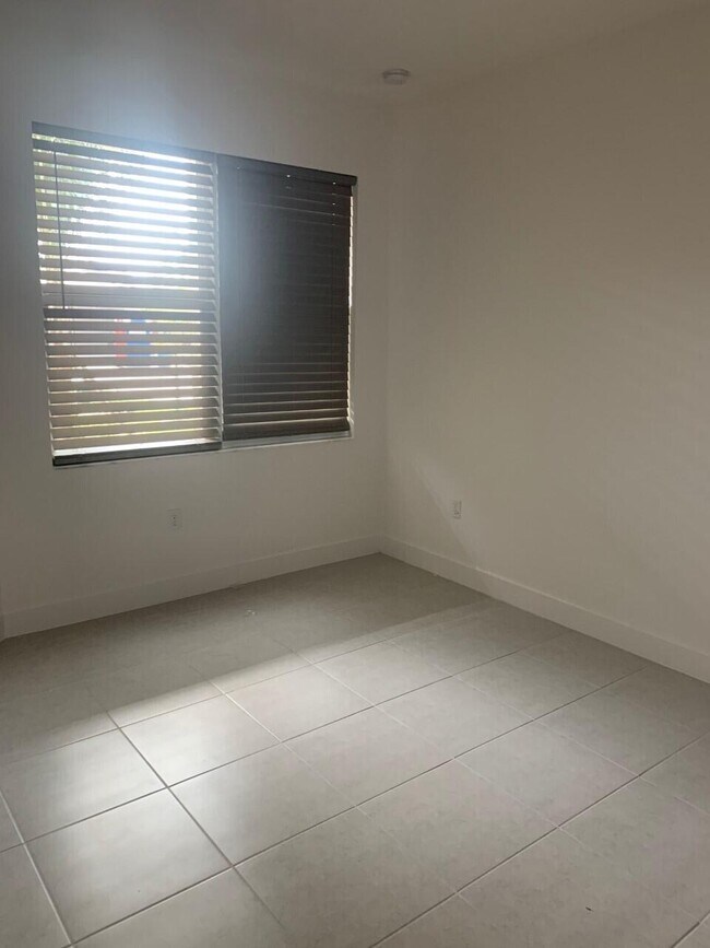 Building Photo - 11643 SW Moon River Way