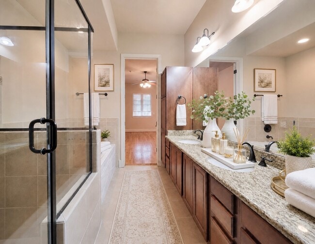 Building Photo - 58 Briar Hollow Ln