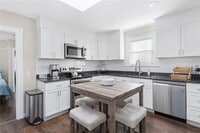 Building Photo - 845 Main St