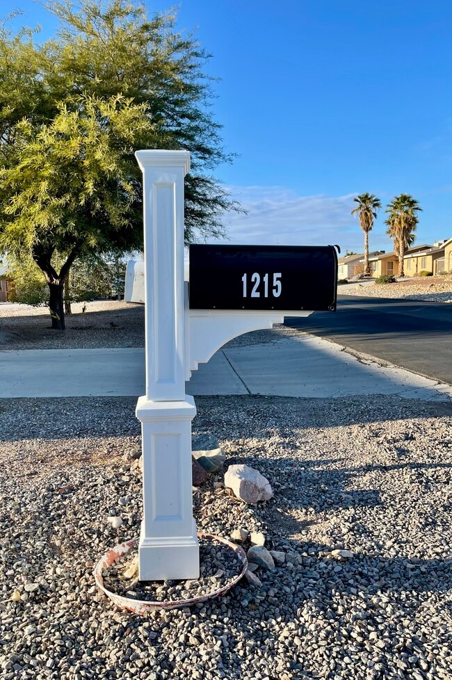 Building Photo - 1215 Mohican Dr