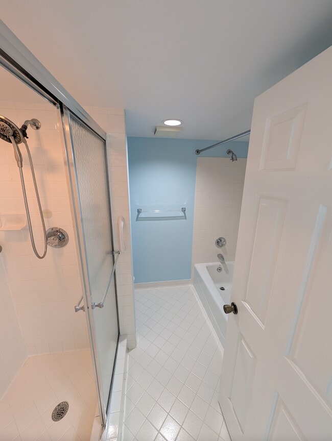 Building Photo - 7505 River Rd