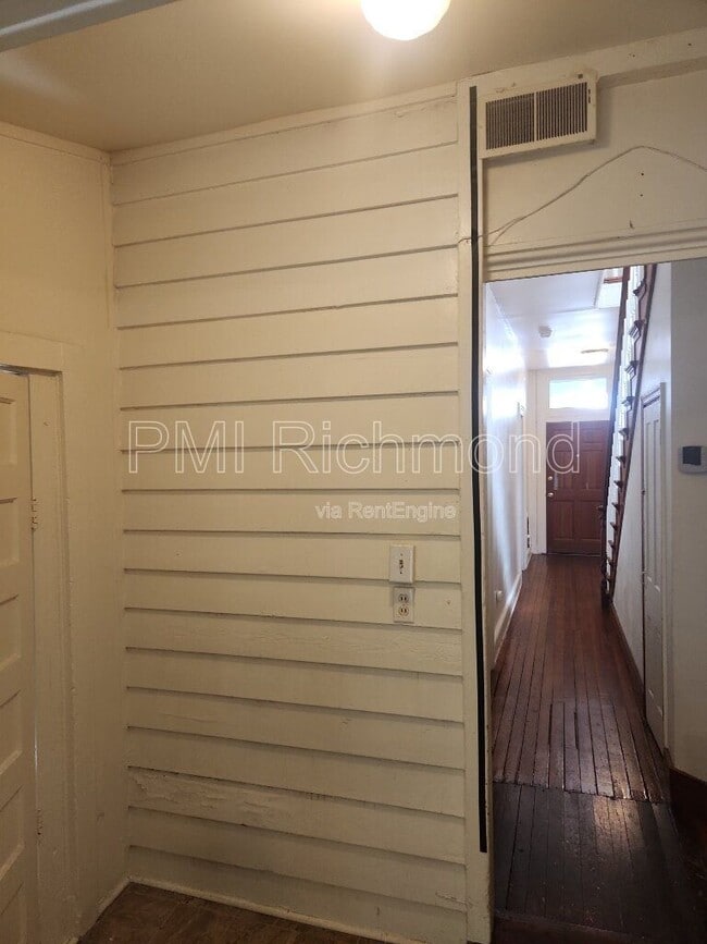 Building Photo - 413 S Laurel St