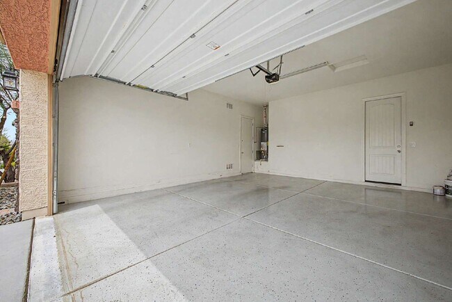 Building Photo - 8833 S 167th Ln