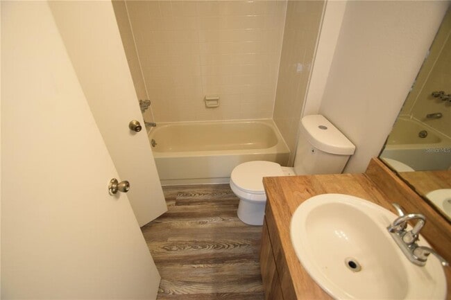 Building Photo - 1821 Crystal Grove Dr