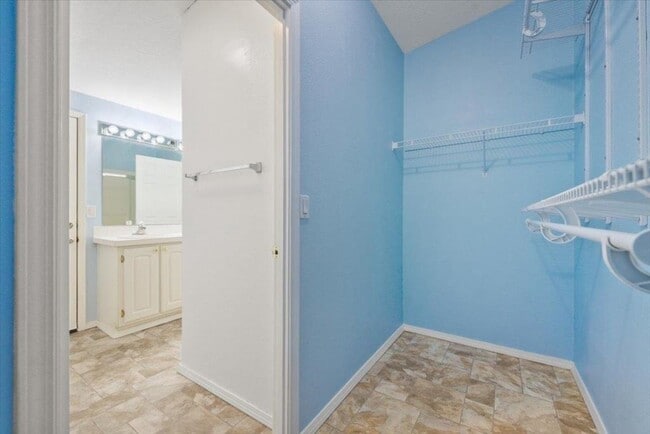 Building Photo - South Sunny Creek Circle