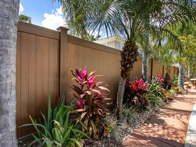 Building Photo - 88 Oakwood Rd