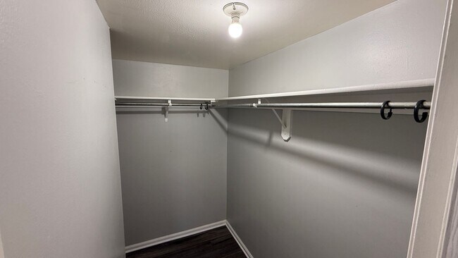 Building Photo - 2 Bedroom 2 Bathroom Condo in Red Fin!