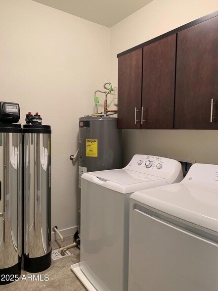 Building Photo - 2511 W Queen Creek Rd