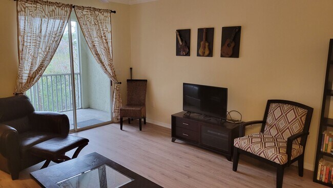 Building Photo - Annual turnkey furnished renovated GATED COMMUNITY**3 BEDROOM TOWNHOUSE