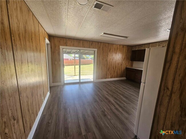 Building Photo - 1510 Karen Dr